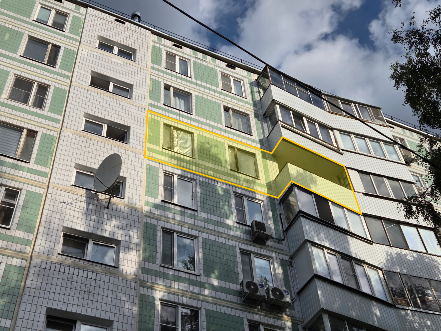 ГП17006857.Квартира.Фасад здания с выделенными окнами реализуемого объекта.png