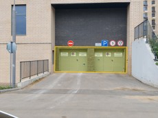 ГП17000574.Нежилое помещение.Фасад здания с выделенными окнами реализуемого объекта.jpg
