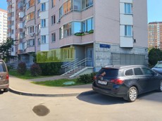 ГП16899038.Нежилое помещение.Фасад здания с выделенными окнами реализуемого объекта_2.jpg