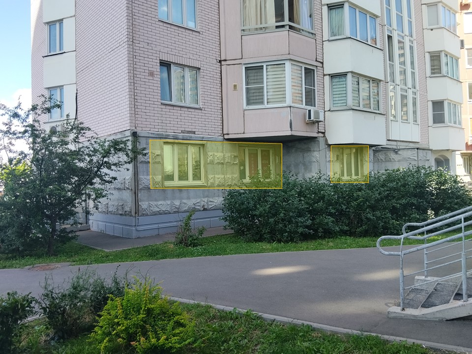 ГП16899038.Нежилое помещение.Фасад здания с выделенными окнами реализуемого объекта.jpg
