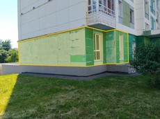 ГП16997775.Нежилое помещение.Фасад здания с выделенными окнами реализуемого объекта_2.jpg