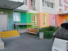 ГП16997774.Нежилое помещение.Фасад здания с выделенными окнами реализуемого объекта_2.jpg