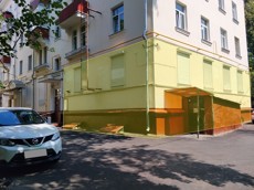 ГП16999908.Нежилое помещение.Фасад здания с выделенными окнами реализуемого объекта_4.jpg