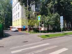 ГП16999908.Нежилое помещение.Фасад здания с выделенными окнами реализуемого объекта_2.jpg