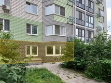 ГП16998389.Нежилое помещение.Фасад здания с выделенными окнами реализуемого объекта_2.jpg