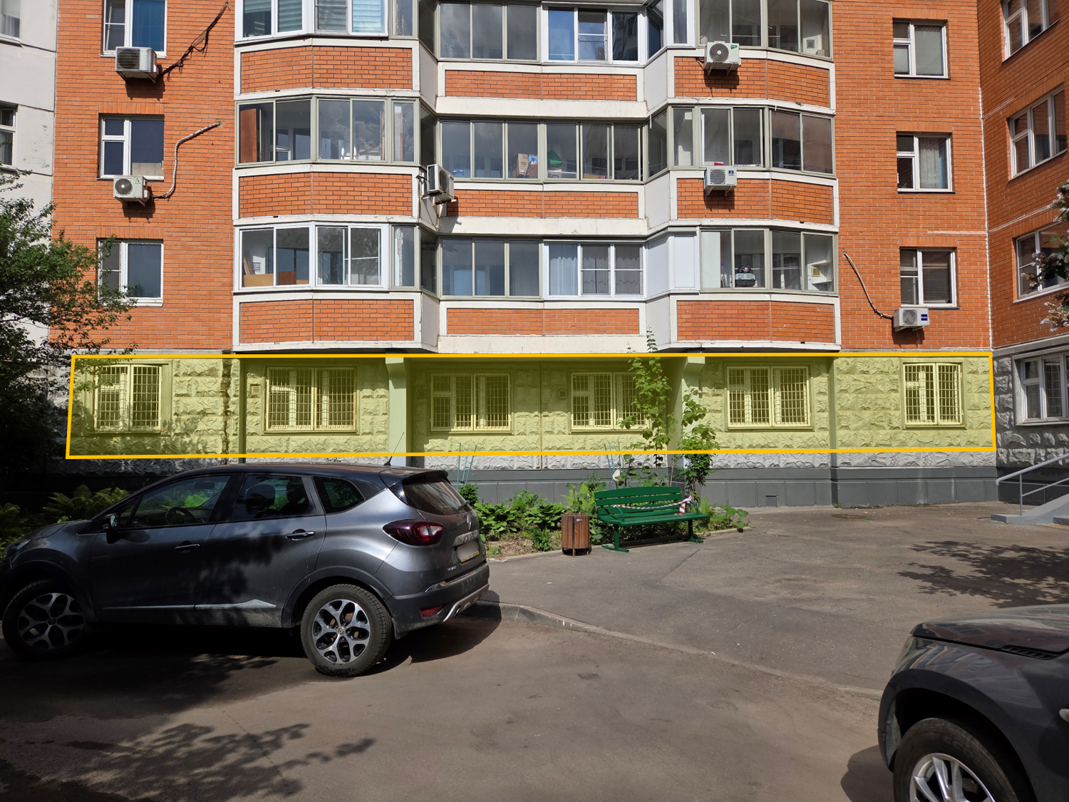 ГП16995447.Нежилое помещение.Фасад здания с выделенными окнами реализуемого объекта_5.png
