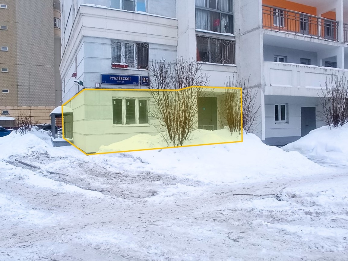 ГП16884069.Нежилое помещение.Фасад здания с выделенными окнами реализуемого объекта_2.jpg