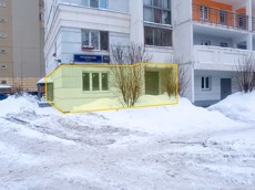 ГП16884069.Нежилое помещение.Фасад здания с выделенными окнами реализуемого объекта_2.jpg