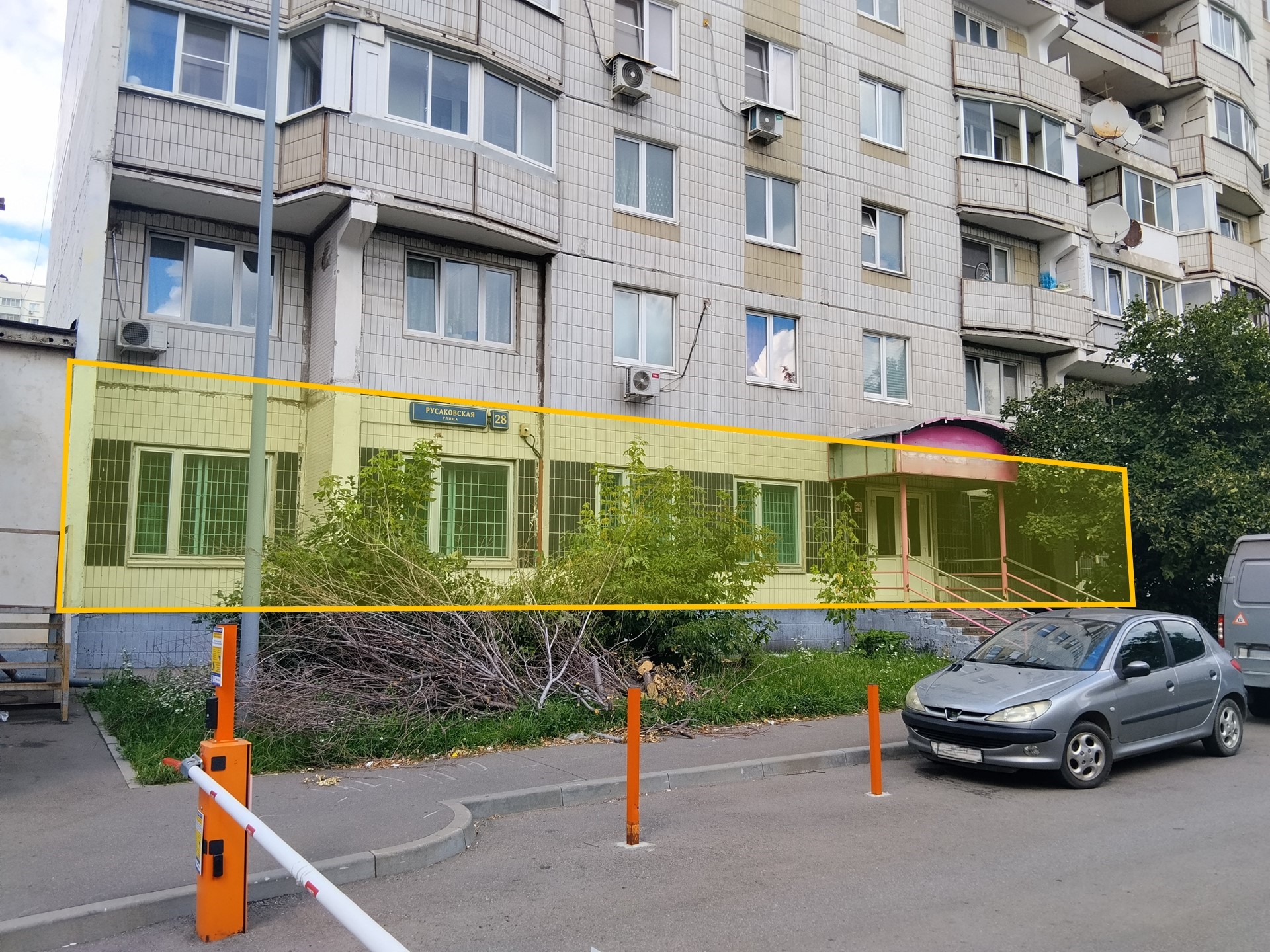 ГП16949119.Нежилое помещение.Фасад здания с выделенными окнами реализуемого объекта.jpg