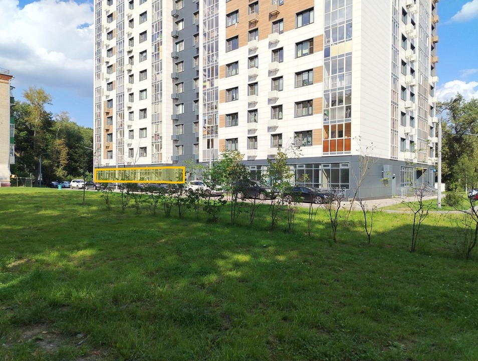 ГП16996556.Нежилое помещение.Фасад здания с выделенными окнами реализуемого объекта.jpg