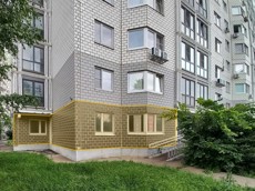 ГП16999903.Нежилое помещение.Фасад здания с выделенными окнами реализуемого объекта.jpg