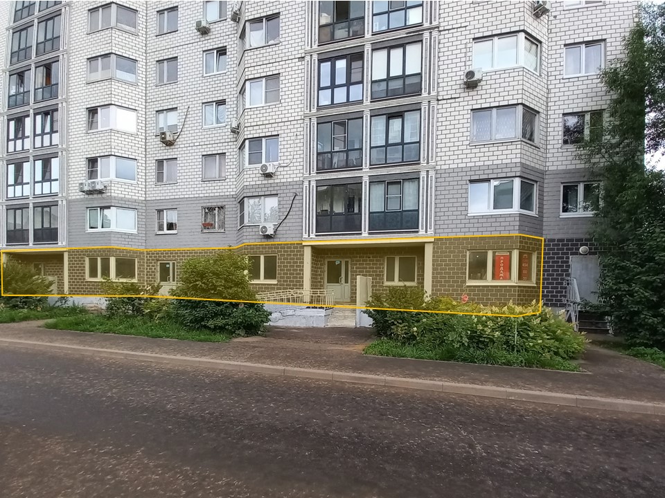 ГП16999903.Нежилое помещение.Фасад здания с выделенными окнами реализуемого объекта_2.jpg