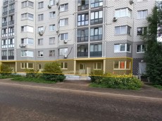ГП16999903.Нежилое помещение.Фасад здания с выделенными окнами реализуемого объекта_2.jpg