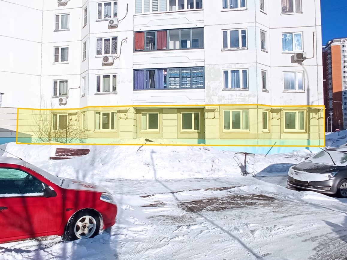 ГП16986245.Нежилое помещение.Фасад здания с выделенными окнами реализуемого объекта.jpg