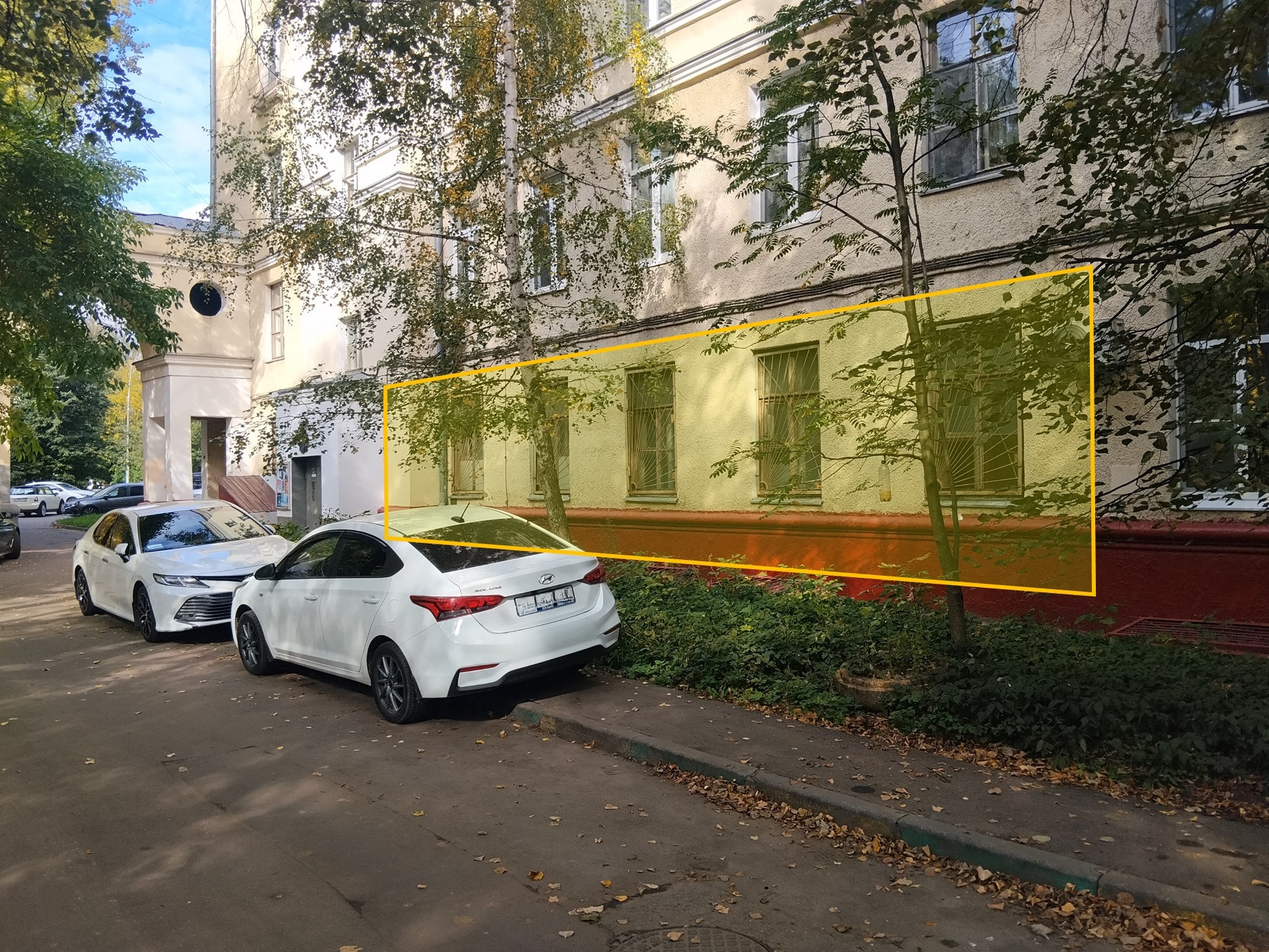 ГП17006683.Нежилое помещение.Фасад здания с выделенными окнами реализуемого объекта_3.jpg