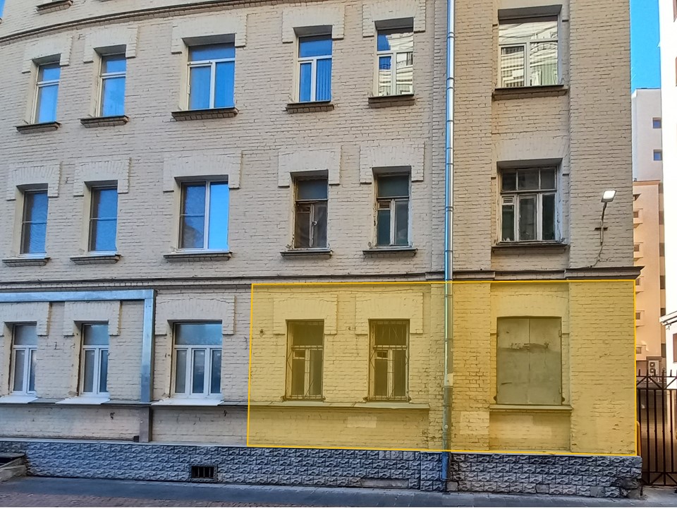 ГП17006119.Квартира.Фасад здания с выделенными окнами реализуемого объекта_2.jpg