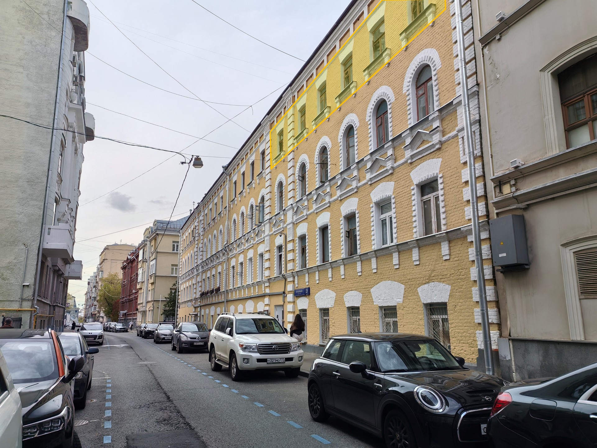 ГП17006899.Квартира.Фасад здания с выделенными окнами реализуемого объекта.jpg