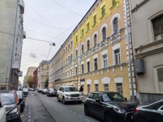 ГП17006899.Квартира.Фасад здания с выделенными окнами реализуемого объекта.jpg