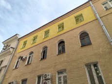 ГП17006899.Квартира.Фасад здания с выделенными окнами реализуемого объекта_2.jpg