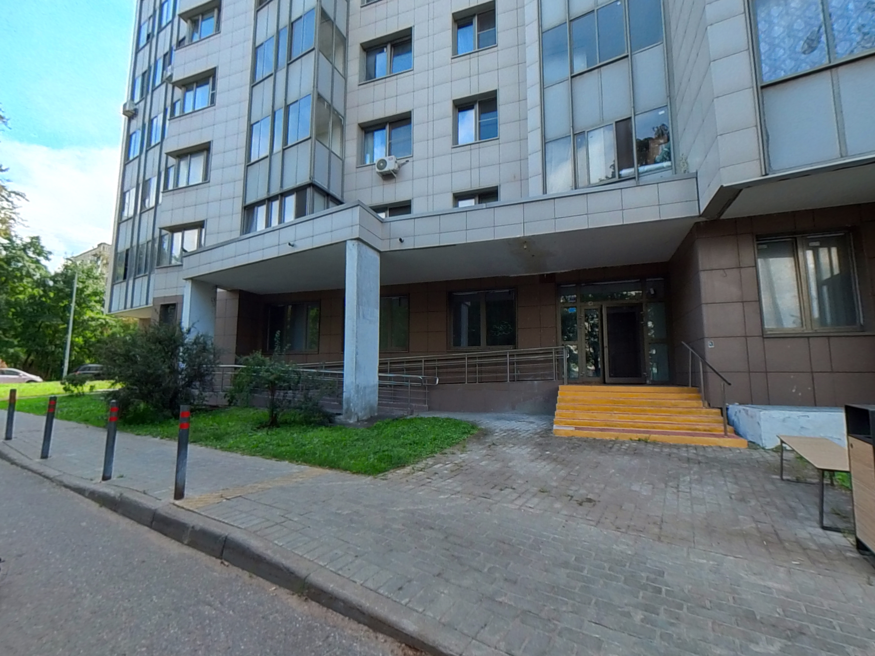 ГП17001060.Нежилое помещение.Входная группа объекта.jpg