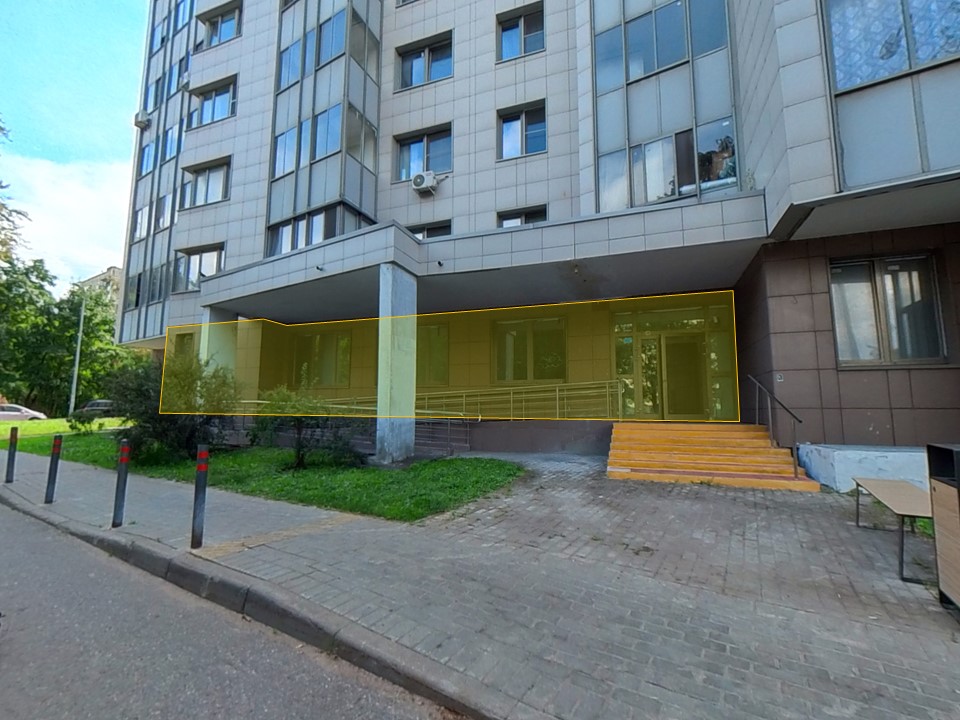 ГП17001060.Нежилое помещение.Фасад здания с выделенными окнами реализуемого объекта.jpg