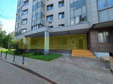 ГП17001060.Нежилое помещение.Фасад здания с выделенными окнами реализуемого объекта.jpg