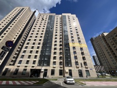 ГП17007900.Квартира.Фасад здания с выделенными окнами реализуемого объекта.jpg