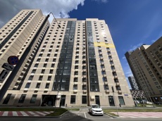ГП17007902.Квартира.Фасад здания с выделенными окнами реализуемого объекта.jpg