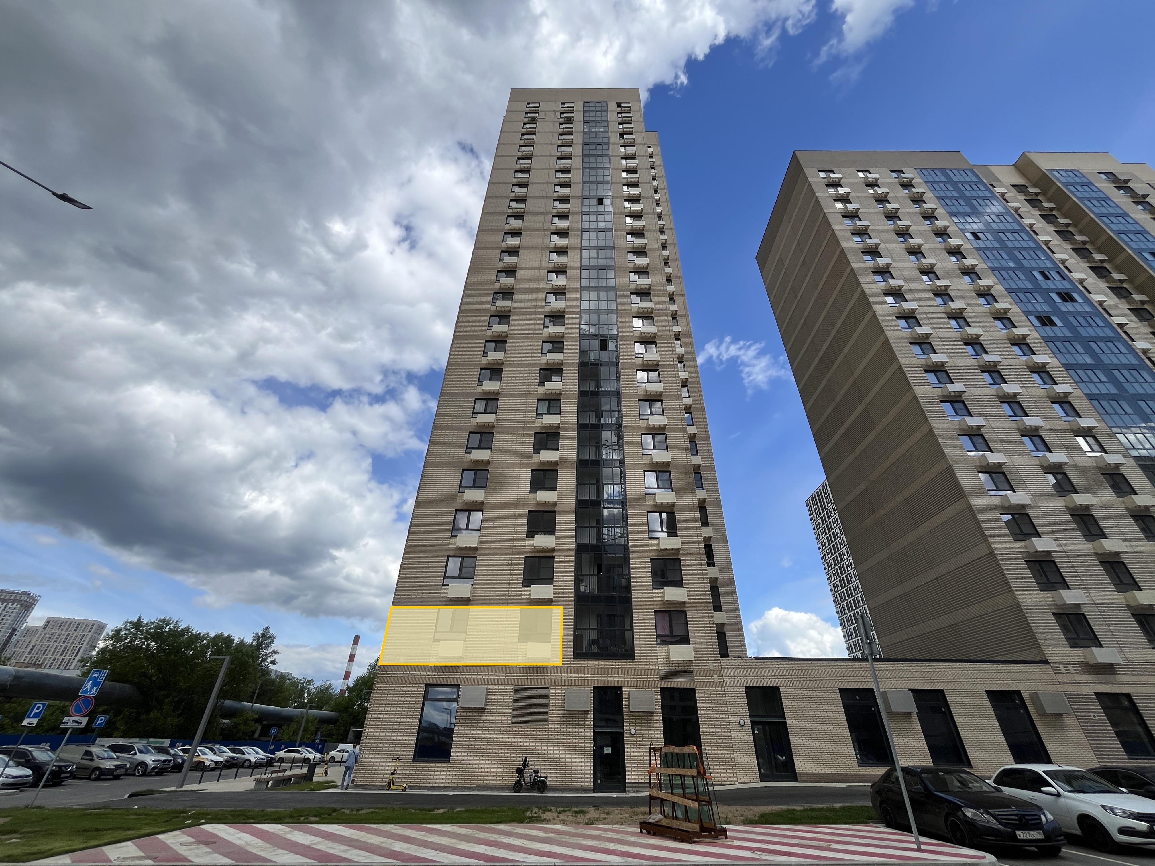 ГП17007908.Квартира.Фасад здания с выделенными окнами реализуемого объекта.jpg