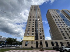 ГП17007908.Квартира.Фасад здания с выделенными окнами реализуемого объекта.jpg
