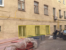 ГП16990568.Нежилое помещение.Фасад здания с выделенными окнами реализуемого объекта_2.jpg