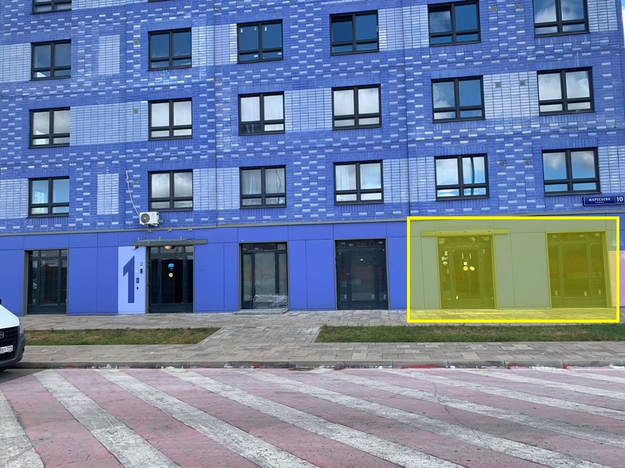 ГП16975630.Нежилое помещение.Фасад здания с выделенными окнами реализуемого объекта.jpg