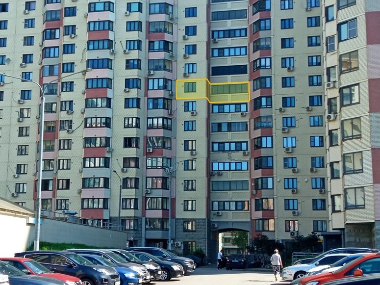 ГП16964514.Квартира.Фасад здания с выделенными окнами реализуемого объекта_2.jpg
