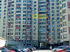 ГП16964514.Квартира.Фасад здания с выделенными окнами реализуемого объекта_2.jpg