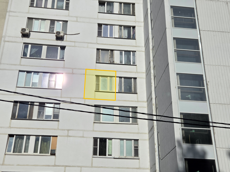 ГП17006689.Квартира.Фасад здания с выделенными окнами реализуемого объекта.png