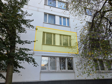 ГП17006688.Квартира.Фасад здания с выделенными окнами реализуемого объекта.png