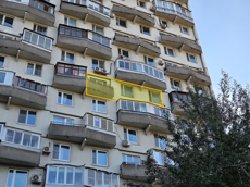 ГП17006911.Квартира.Фасад здания с выделенными окнами реализуемого объекта.png