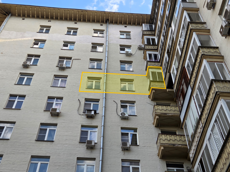 ГП17007017.Квартира.Фасад здания с выделенными окнами реализуемого объекта.png