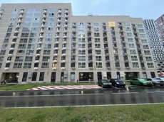 ГП17008015.Квартира.Фасад здания с выделенными окнами реализуемого объекта_2.jpg