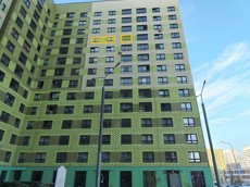 ГП17006117.Квартира.Фасад здания с выделенными окнами реализуемого объекта_2.jpg