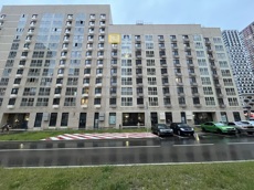 ГП17008016.Квартира.Фасад здания с выделенными окнами реализуемого объекта_2.jpg