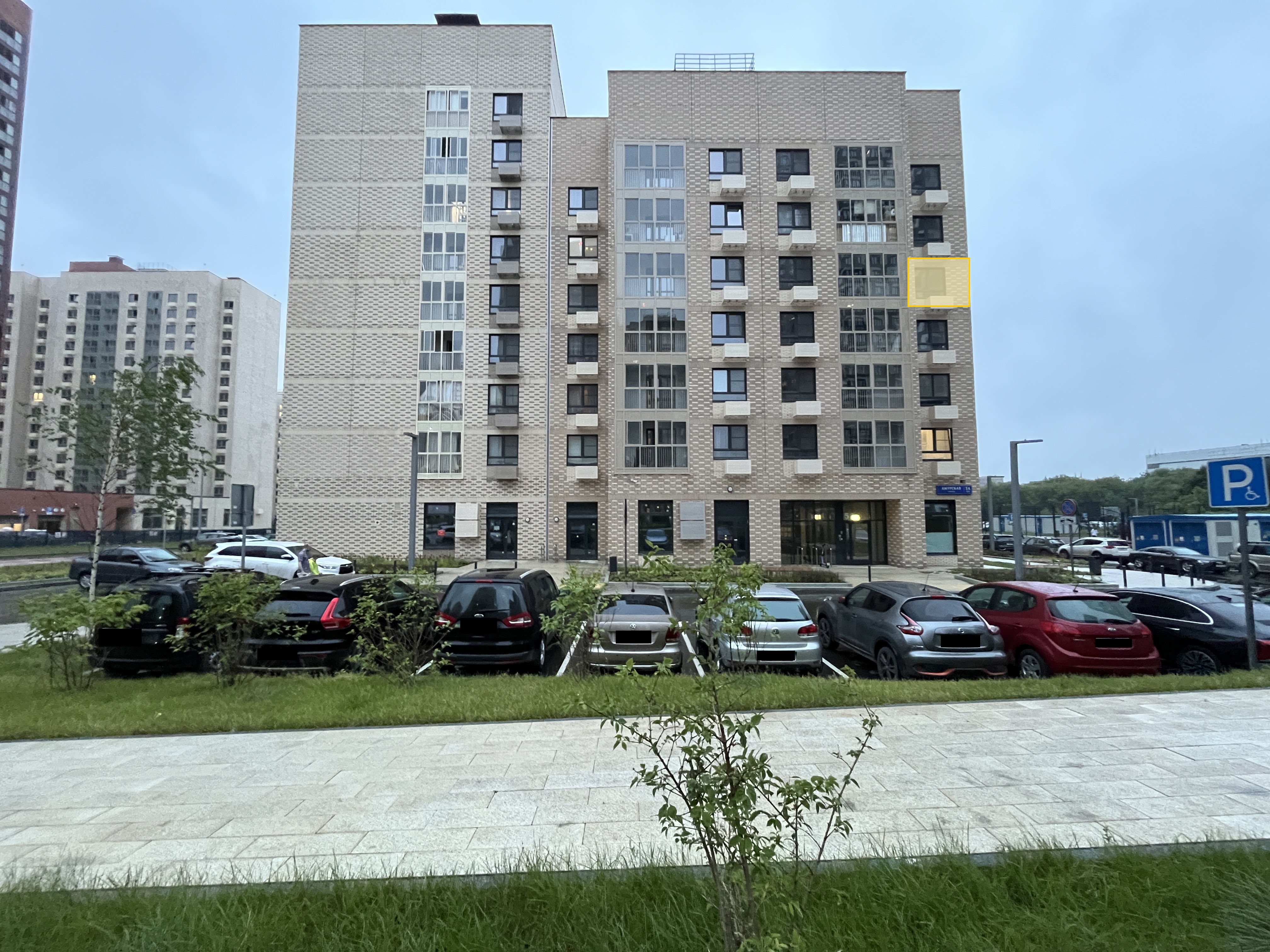 ГП17008017.Квартира.Фасад здания с выделенными окнами реализуемого объекта_2.jpg