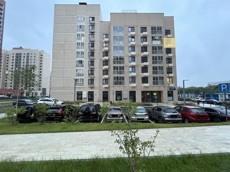 ГП17008018.Квартира.Фасад здания с выделенными окнами реализуемого объекта_2.jpg