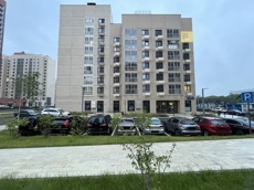 ГП17008019.Квартира.Фасад здания с выделенными окнами реализуемого объекта_2.jpg