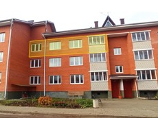ГП16976112.Квартира.Фасад здания с выделенными окнами реализуемого объекта.jpg