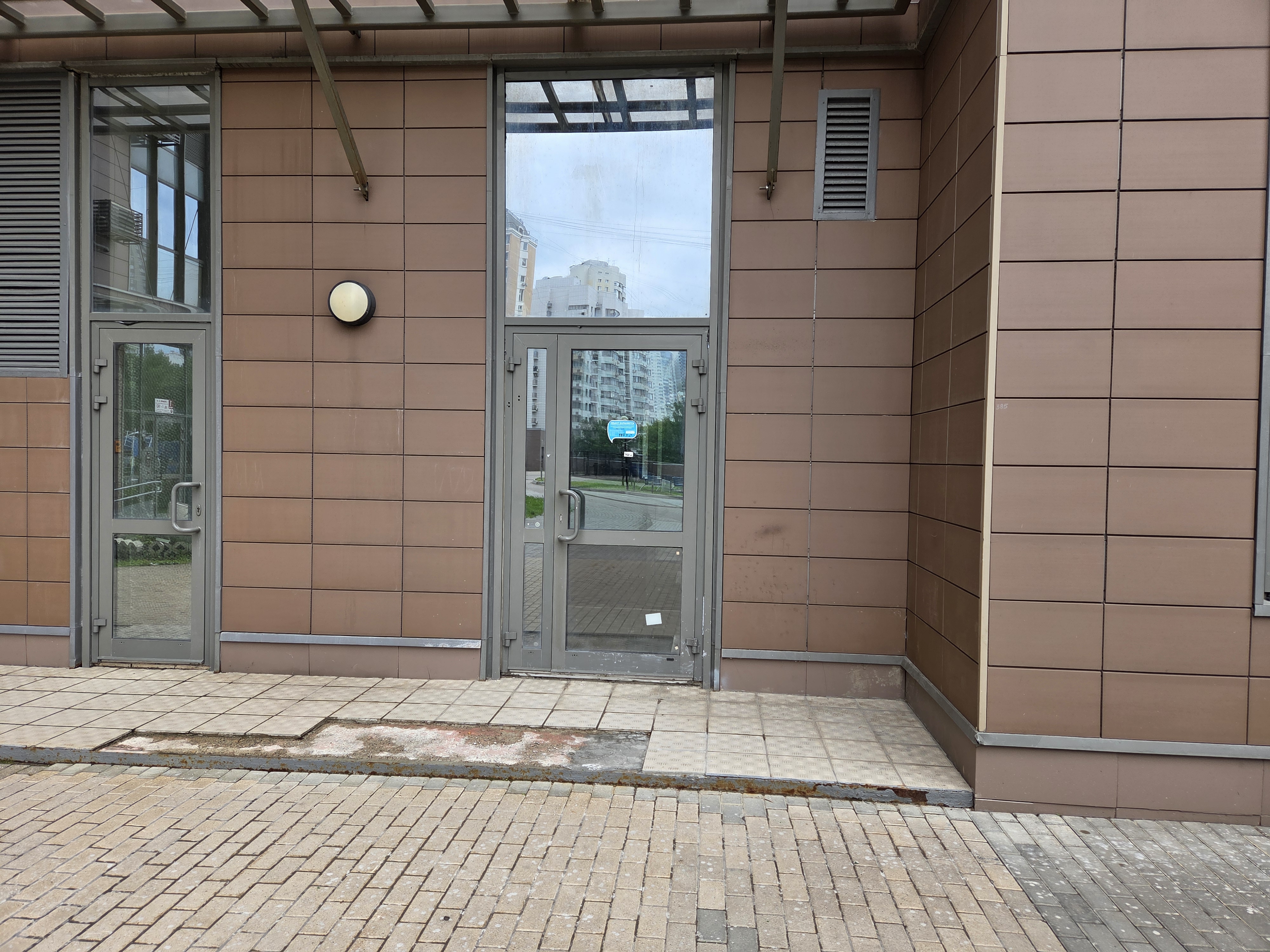 ГП16998710.Нежилое помещение.Входная группа объекта.jpg