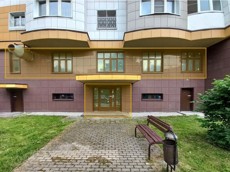 ГП16998655.Нежилое помещение.Фасад здания с выделенными окнами реализуемого объекта.jpg
