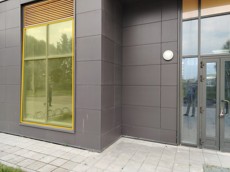 ГП16997497.Нежилое помещение.Фасад здания с выделенными окнами реализуемого объекта.jpg