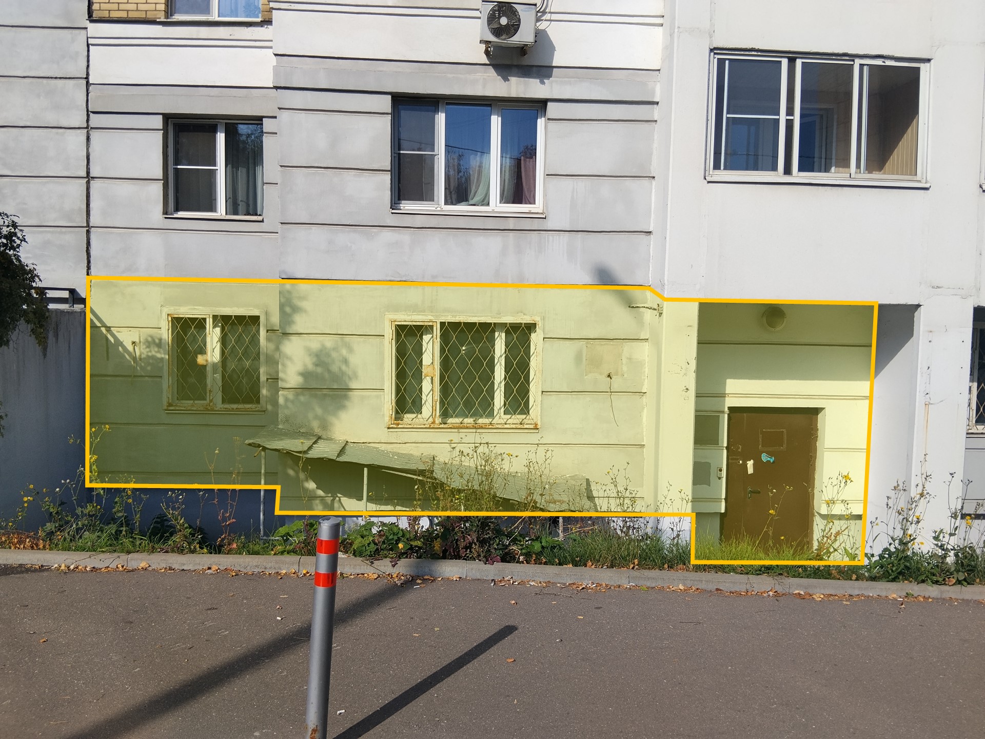 ГП17004844.Нежилое помещение.Фасад здания с выделенными окнами реализуемого объекта_3.jpg