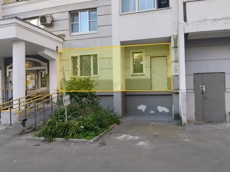 ГП17004844.Нежилое помещение.Фасад здания с выделенными окнами реализуемого объекта.jpg